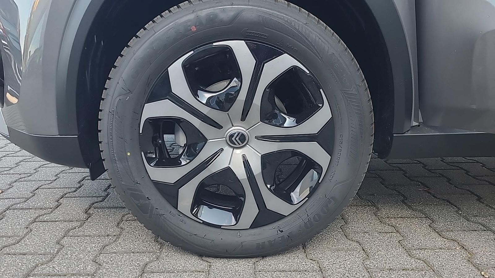 Fahrzeugabbildung Citroën C3 Aircross Plus 100 PS MT