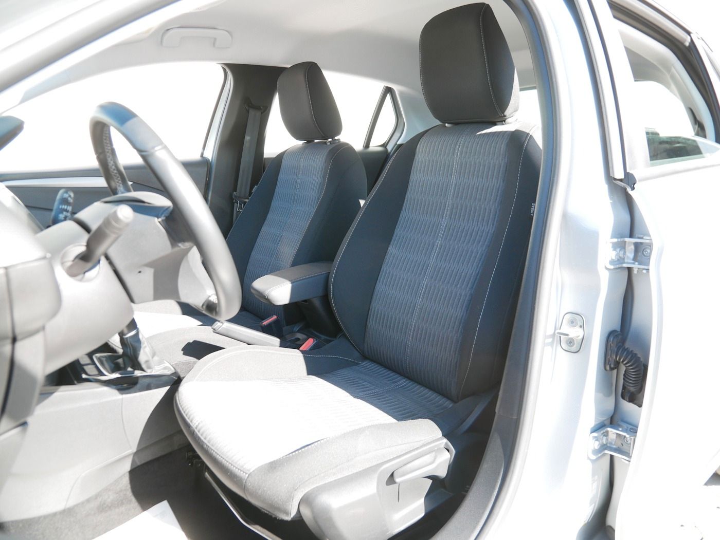 Fahrzeugabbildung Opel Corsa-F 1.2 Edition Kamera SHZ Apple/Android ALU