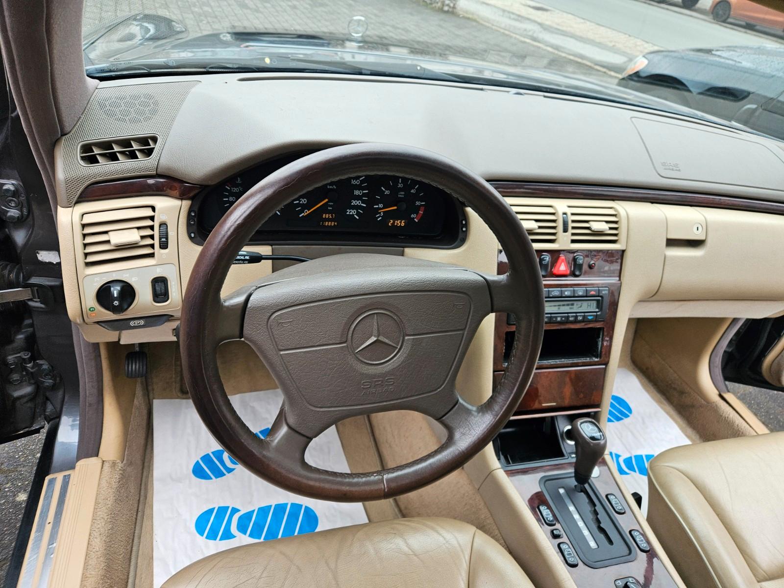 Mercedes-Benz E 220,Avantgarde,Leder,Klima,Alu,Schibedach