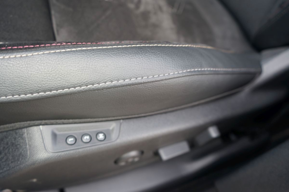 Fahrzeugabbildung DS Automobiles DS7 (Crossback) Performance Line + 360 Kamera