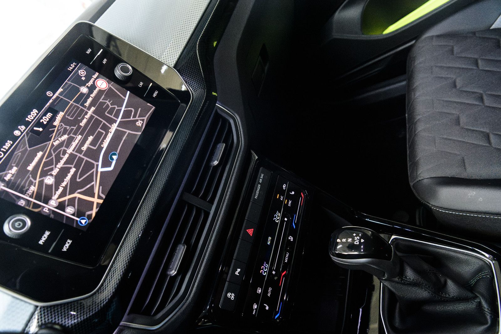 Fahrzeugabbildung Volkswagen T-Cross 1.0 TSI DSG 85 kW Energy+AHK+Kamera+Navi