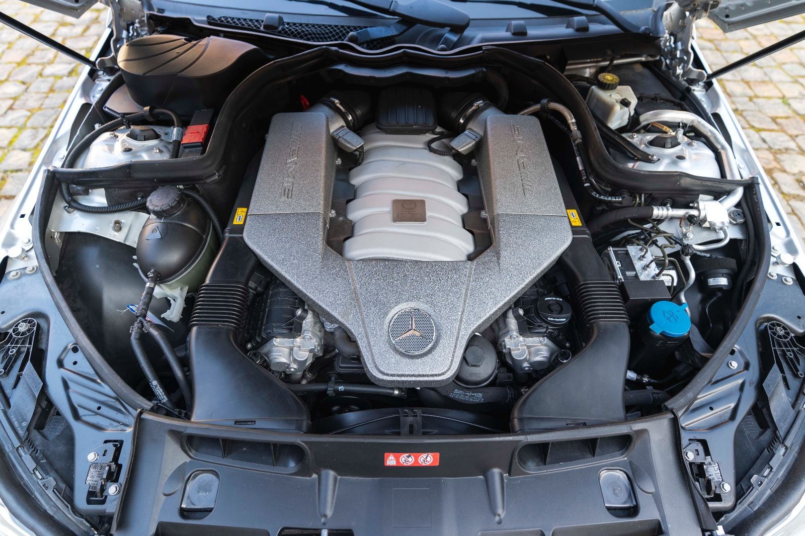 Fahrzeugabbildung Mercedes-Benz C 63 AMG Coupé Bixenon Kam Nav Pano Harman