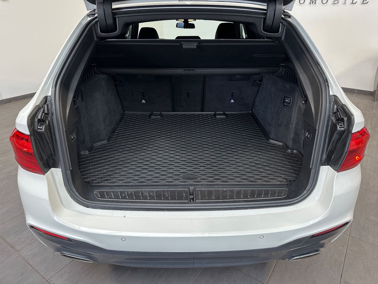 Fahrzeugabbildung BMW 520 d Touring xDrive M-Sport NAV+LED+SHZ+DA+EU6