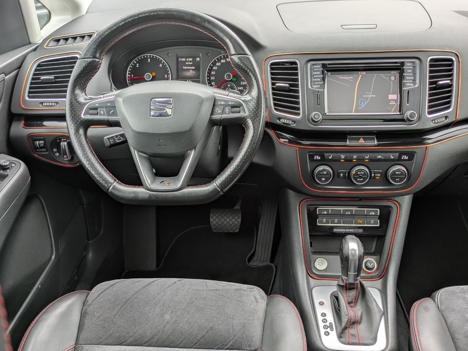 Fahrzeugabbildung SEAT Alhambra 2.0 TDI FR-Line 7-SITZE*PANO*AHK*STHZ