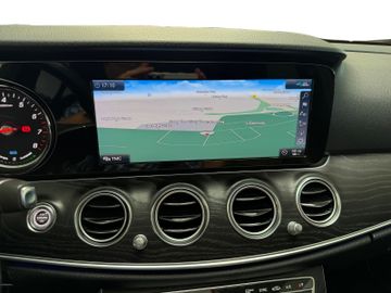 Mercedes E 200 - 11