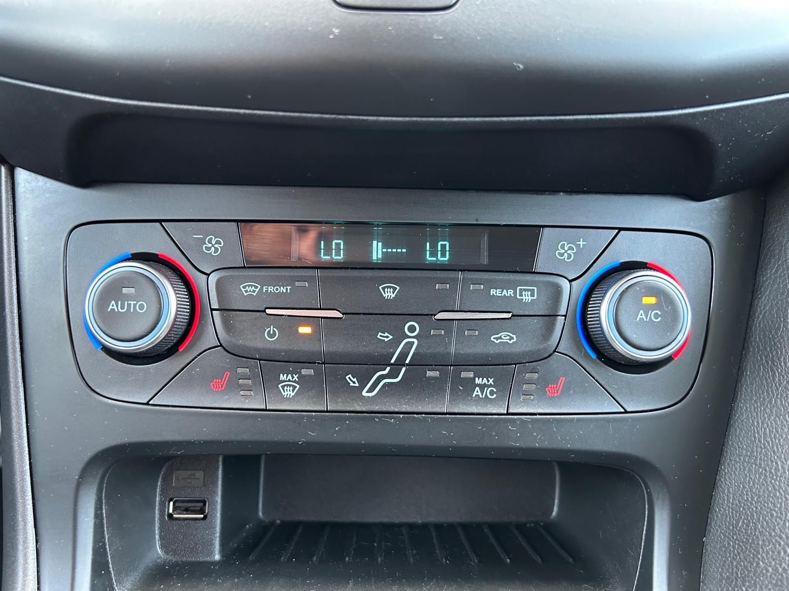 Fahrzeugabbildung Ford Focus Lim. 1.5i Business°150 PS°Winterpaket°Navi