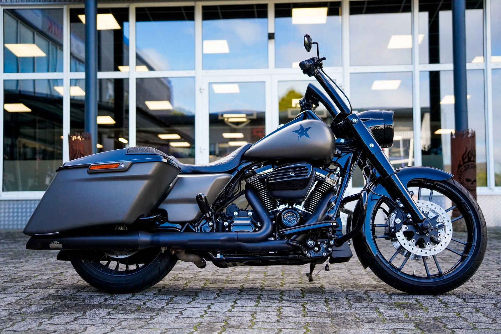 Fahrzeugabbildung Harley-Davidson FLHRXS ROAD KING SPECIAL 107 CUI - JEKILL&HYDE -