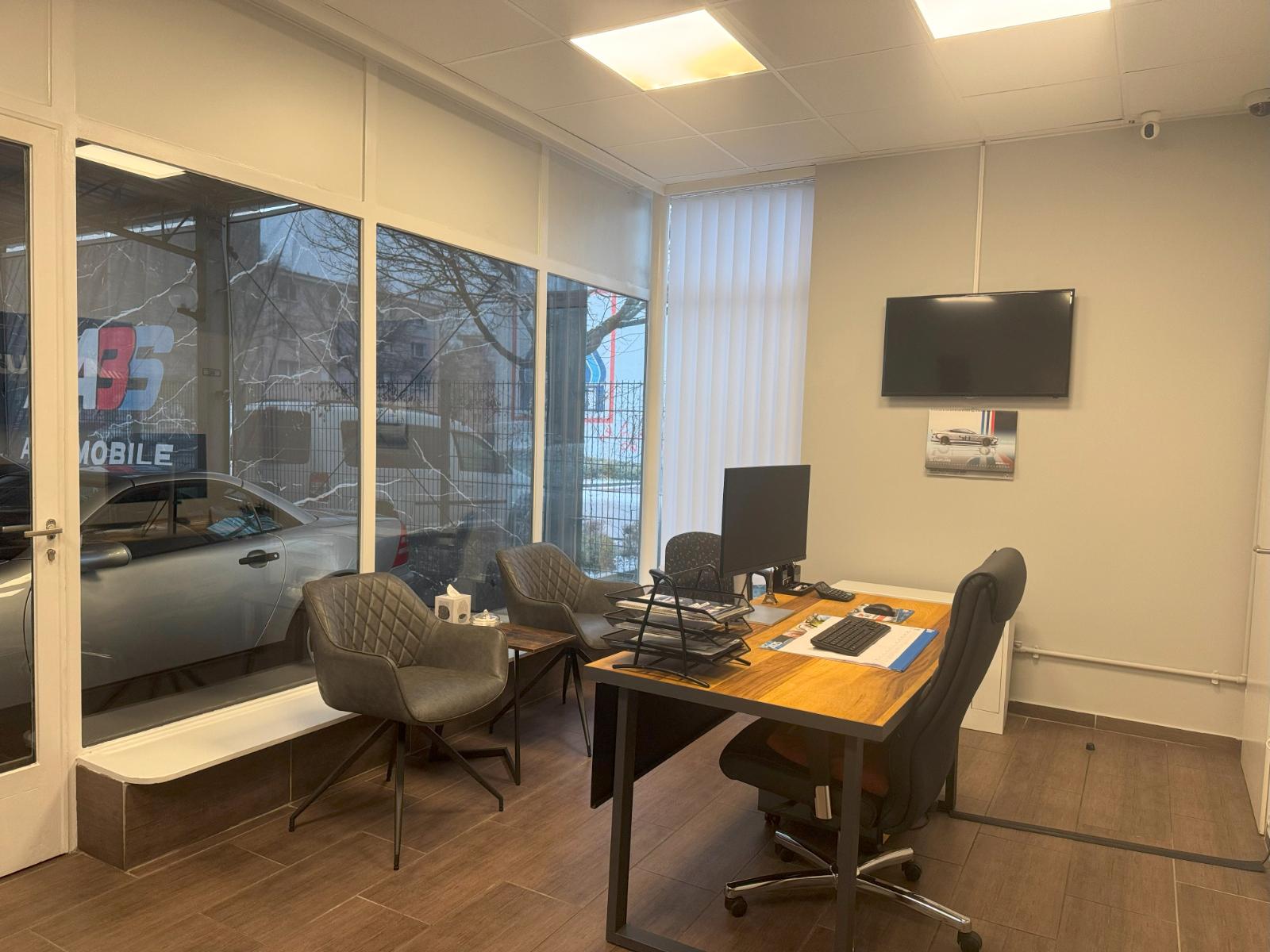 showroom-image-top
