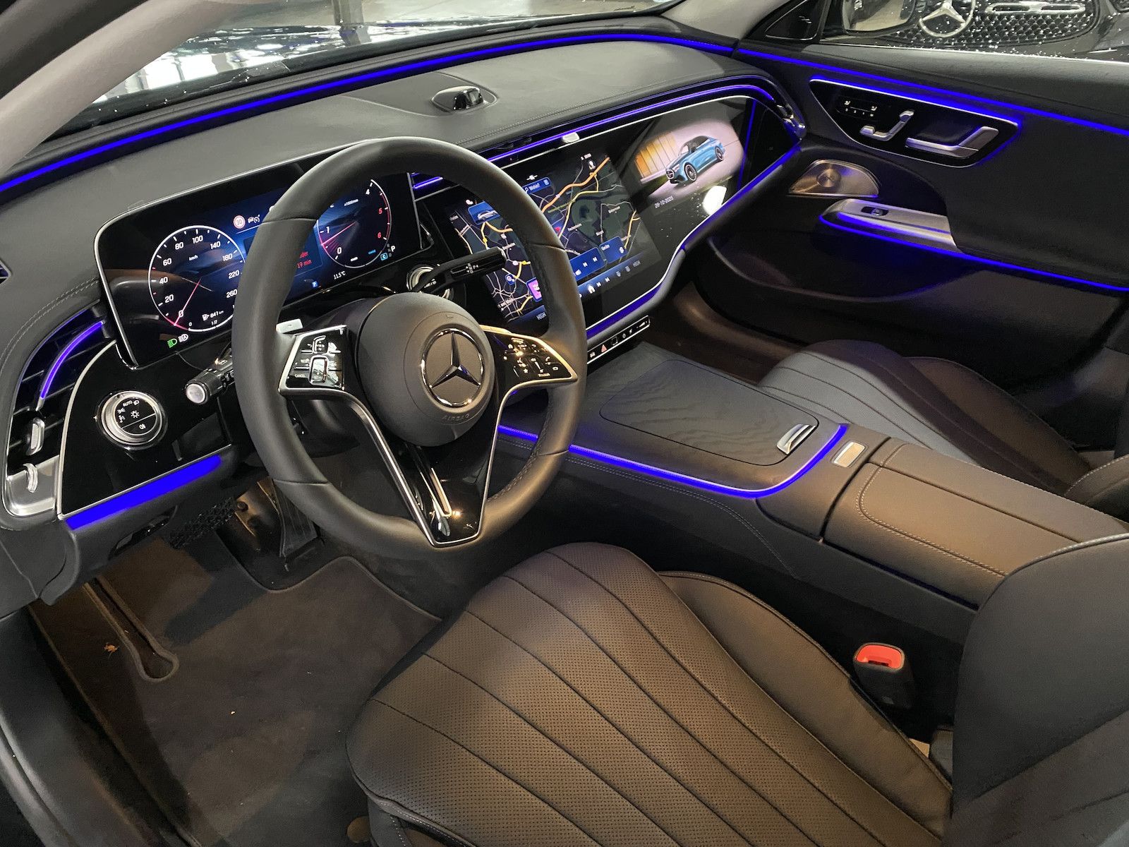 Fahrzeugabbildung Mercedes-Benz E 220 d T 4M Exclusiv/HYPER/PANO/Leder/Pano/DIS/