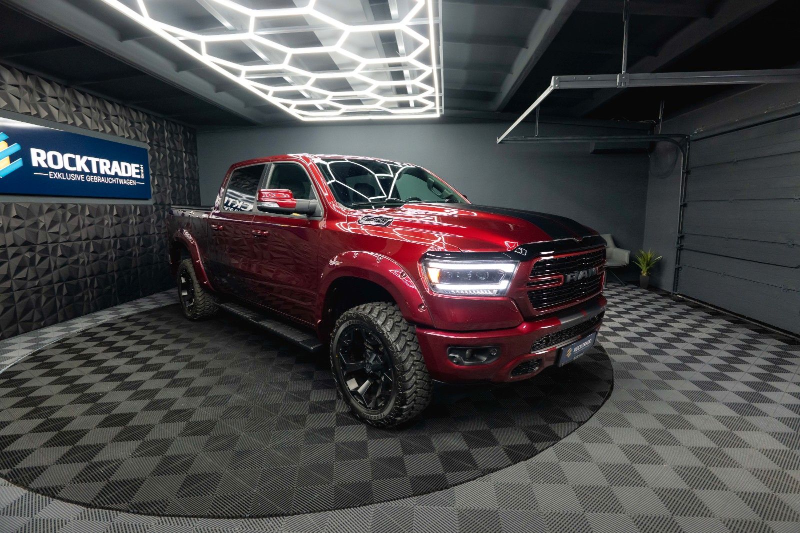 Fahrzeugabbildung Dodge RAM 5.7 V8 HEMI 4x4 OFFROAD Night-Paket *LED*19%