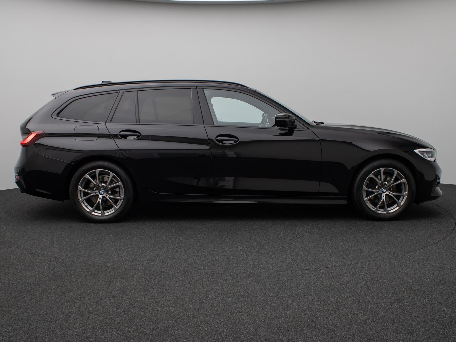 Fahrzeugabbildung BMW 320d Sport Line Panorama Laser HUD DAB HiFi AHK