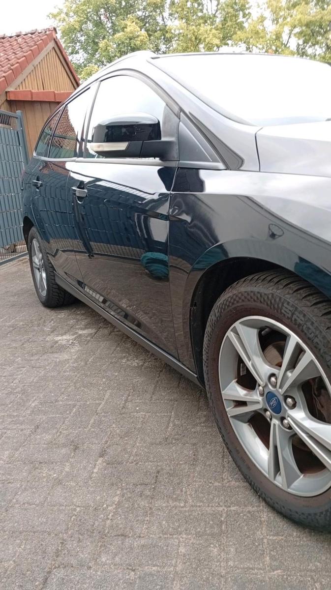 Ford Focus 2013 — rear view
