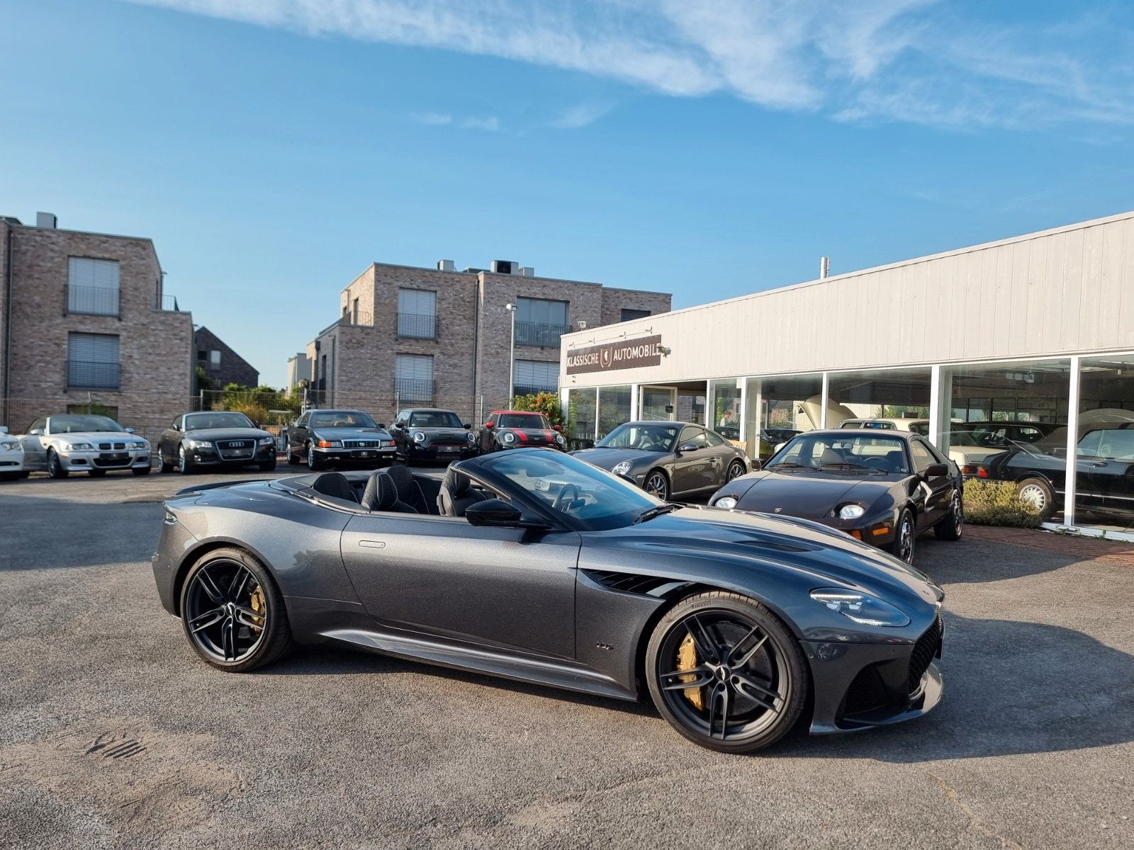 Fahrzeugabbildung Aston Martin DBS 5.2 V12 Volante/Werksgarantie 09/27/1A