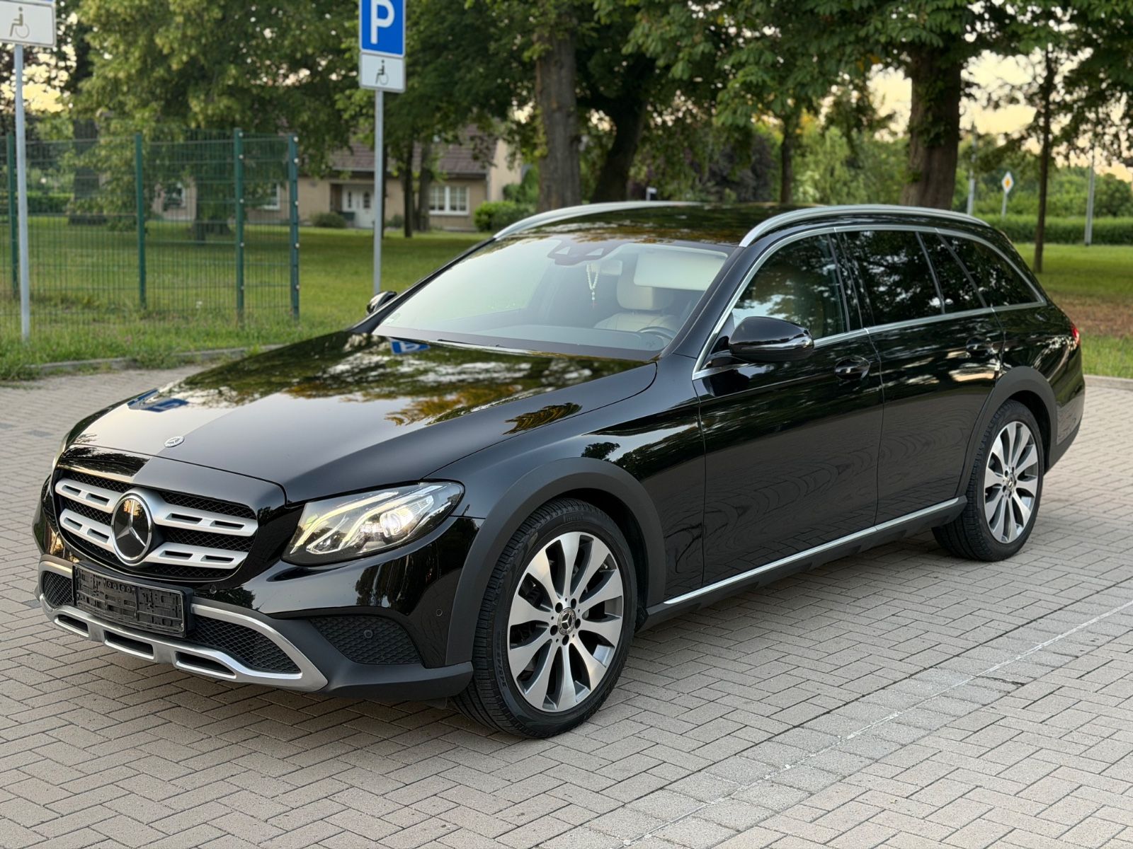 MERCEDES-BENZ E 220 d 4MATIC T All-Terrain Autom. All-Terrain