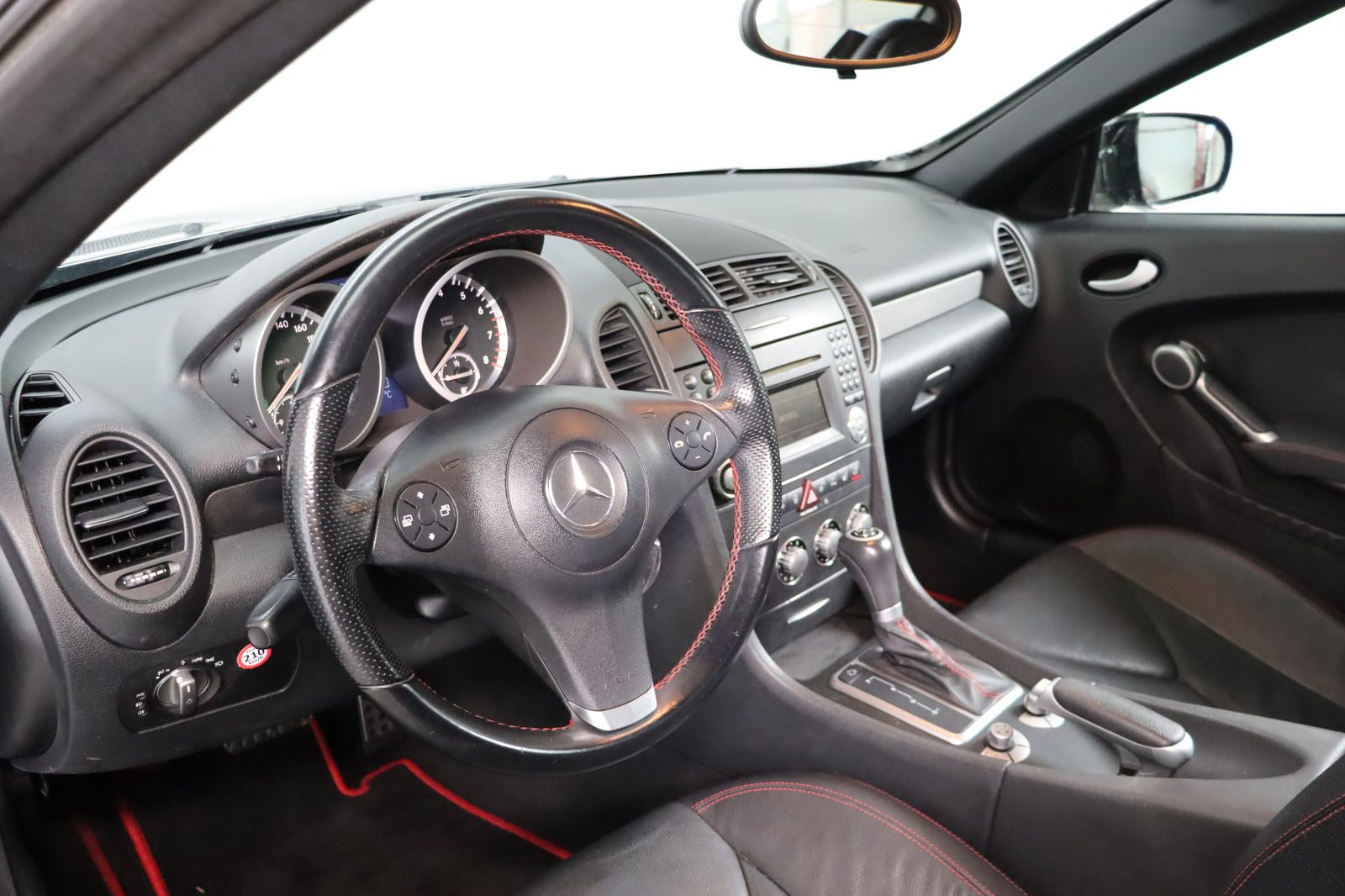 Fahrzeugabbildung Mercedes-Benz SLK 200 KOMPRESSOR * Airscarf * SHZ * Bi-Xenon