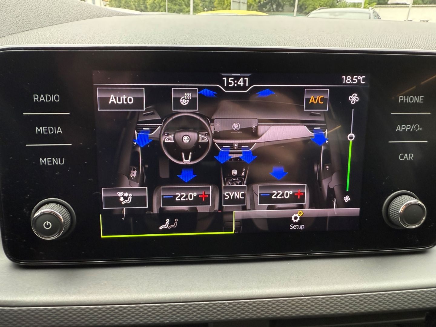 SKODA Scala 1.5 TSI EU6d DSG CarPlay SHZ RFK Alu LED - Image 19