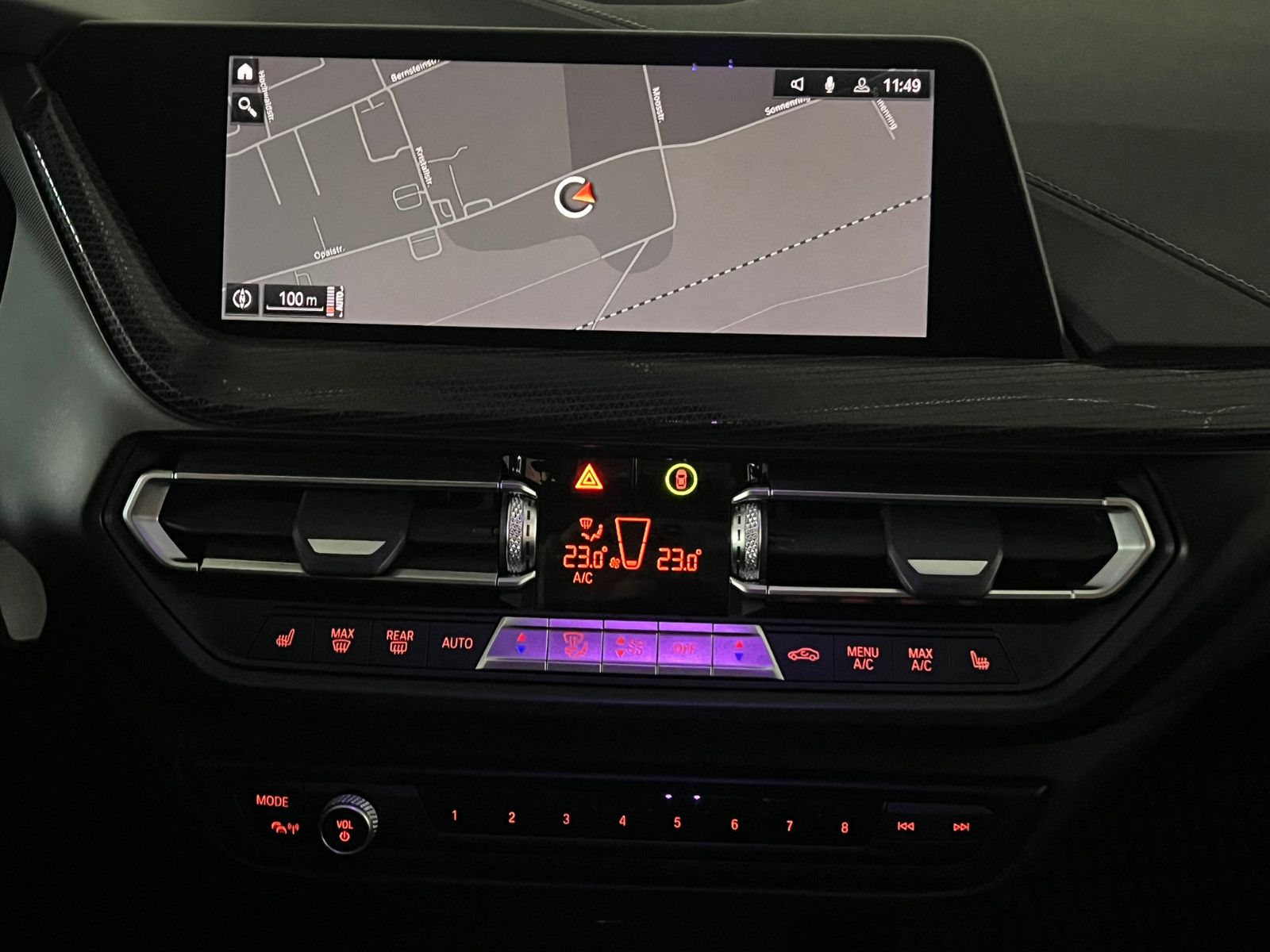Fahrzeugabbildung BMW 120 d xDrive LUXURY LINE/LED/HuD/VRTL PIT/PANO