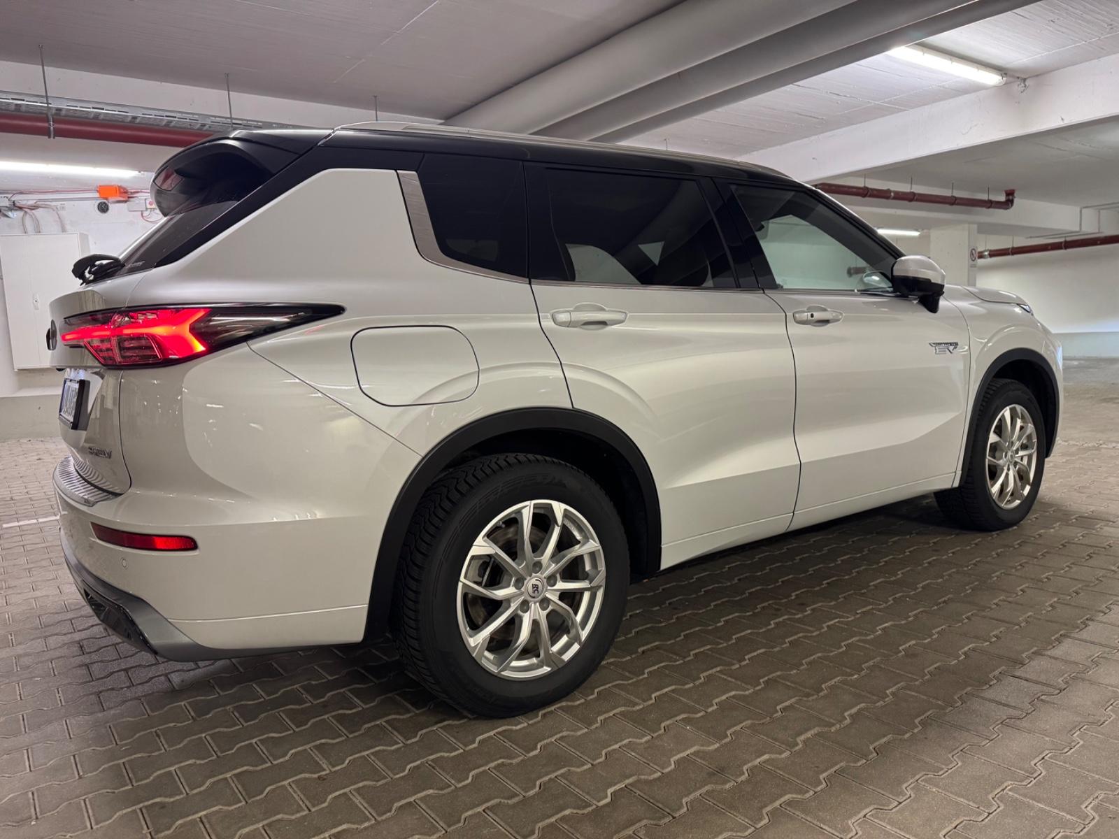Mitsubishi LUXURY  2.4 PHEV 100 kW S-AWC Top