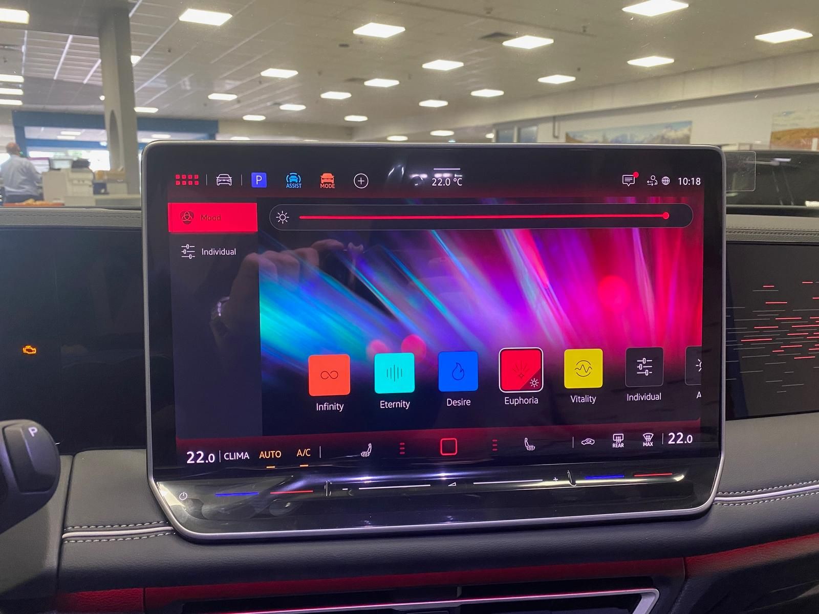 Fahrzeugabbildung Volkswagen Tiguan 1.5 eTSI+Elegance+AHK+NAVI+360 KAMERA+HUD