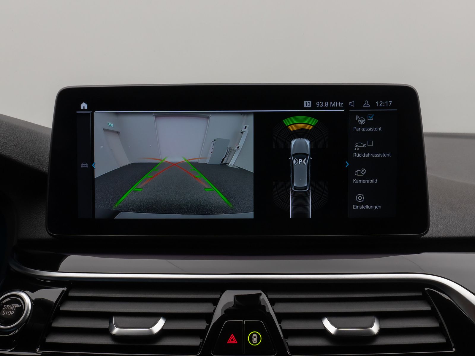 Fahrzeugabbildung BMW 530e xD Kamera Komfort DisplKey Alarm