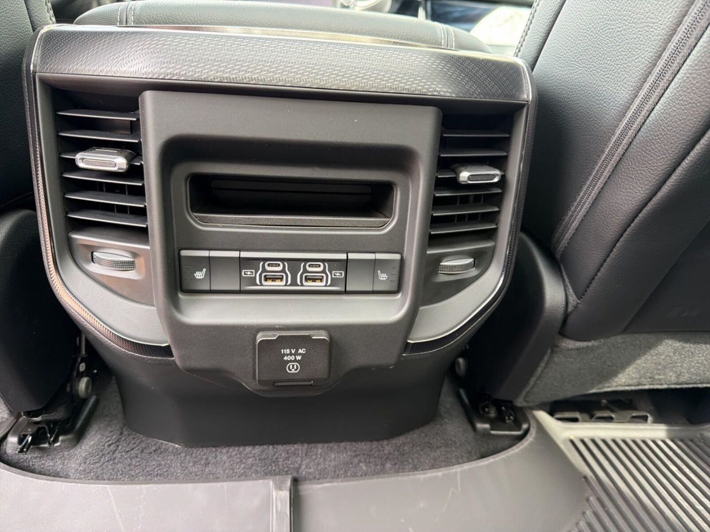 Fahrzeugabbildung Dodge RAM Rebel MY26-CanyonLake-Vollausstattung-Hurric