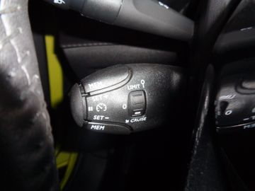 Bild 16 Peugeot 208 Active PURE 1.2 101PS LED SML TEMP USB BT SR