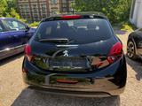 Peugeot 208 PureTech 110 Stop & Start Signature - Peugeot 208: Signature