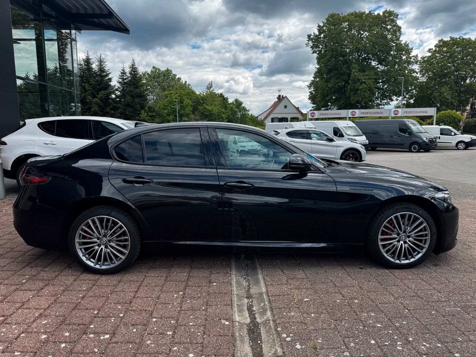 Fahrzeugabbildung Alfa Romeo Giulia Competizione Q4 Navi Kamera Totwinkel