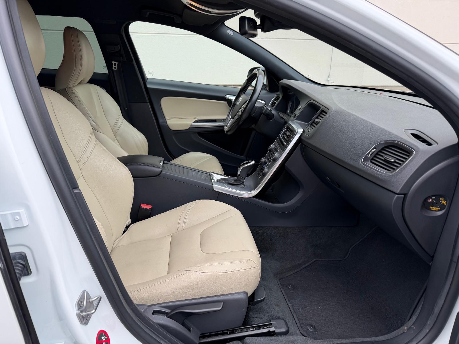 Volvo V60 D2 Automatik - LEDER + SHZ