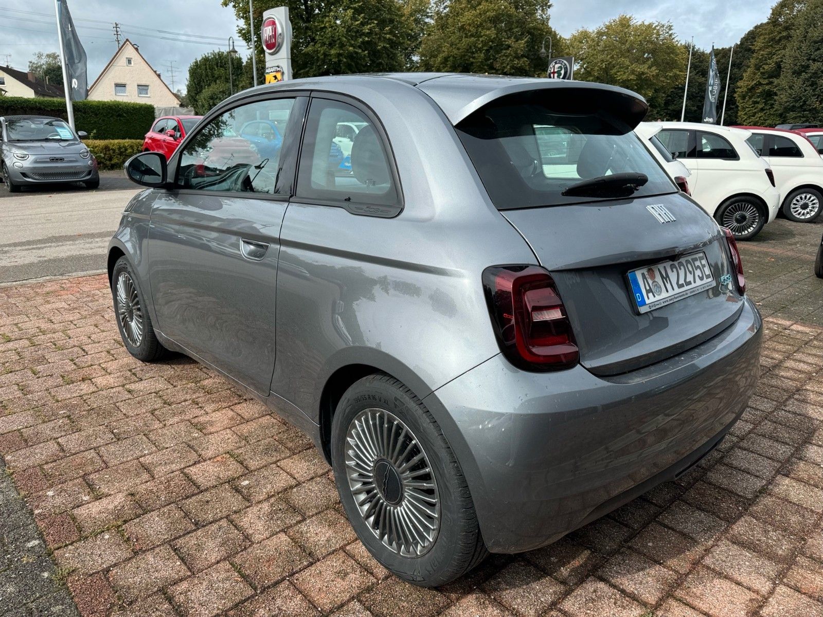 Fahrzeugabbildung Fiat Neuer 500 - ICON 42 kWh Kamera Sitzheizung