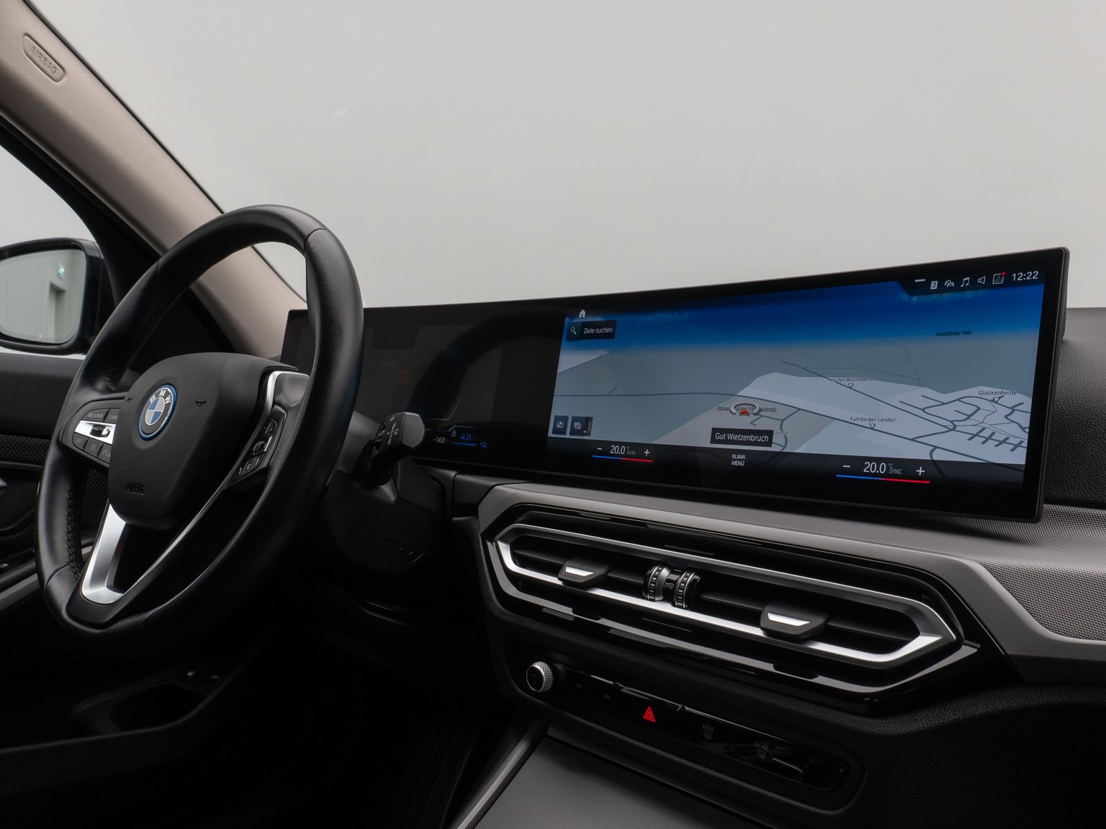 Fahrzeugabbildung BMW 330e xD DAB CockPit+ PDC Geschwindigkeitsreg