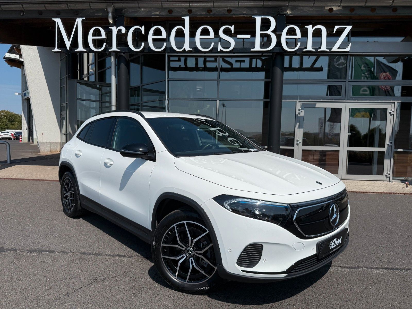 Fahrzeugabbildung Mercedes-Benz EQA 300 4M Progressive+Ambiente+RFK+19AMG+TotW