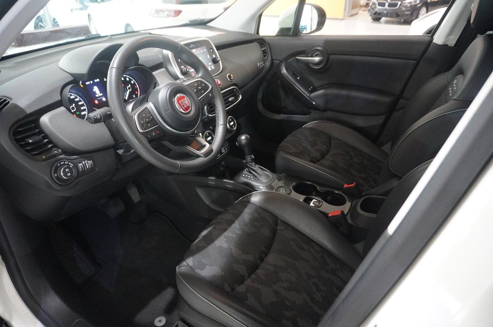 Fahrzeugabbildung Fiat 500X 1.3T CROSS DCT NAVI/LED/PDC/SPORT/TEMP/DAB+
