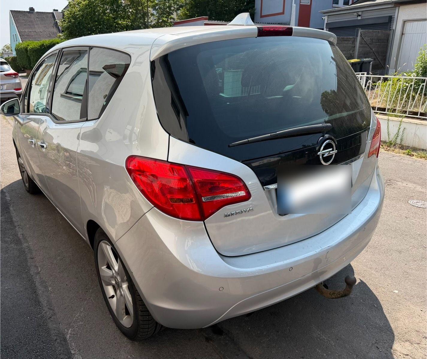Opel Meriva 2012 — салон