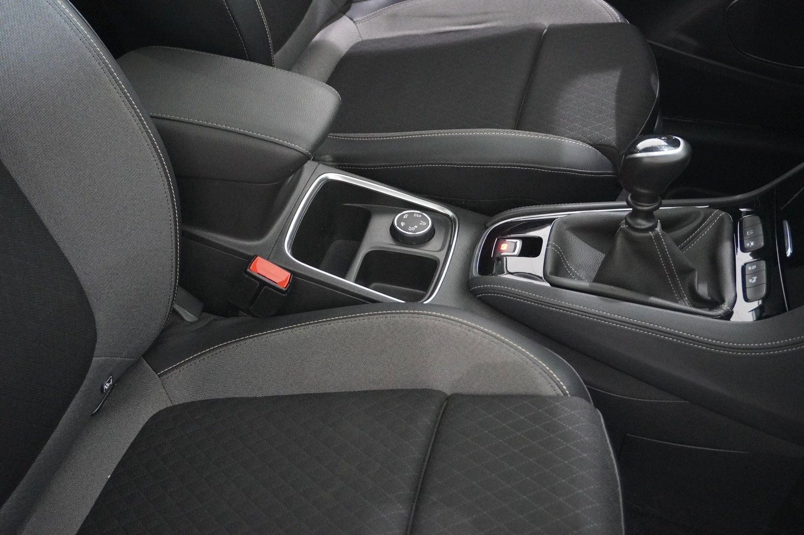Fahrzeugabbildung Opel Grandland (X) 1.2T INNOV. NAVI/LED/KAMERA/PANO.