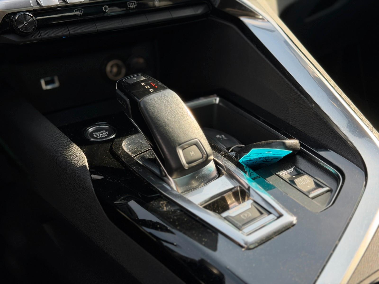 Peugeot 3008 GT Garantie*Pano*1.Hand*180°Keyless*Navi*