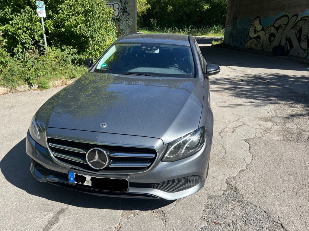 Image of Mercedes-Benz E 220