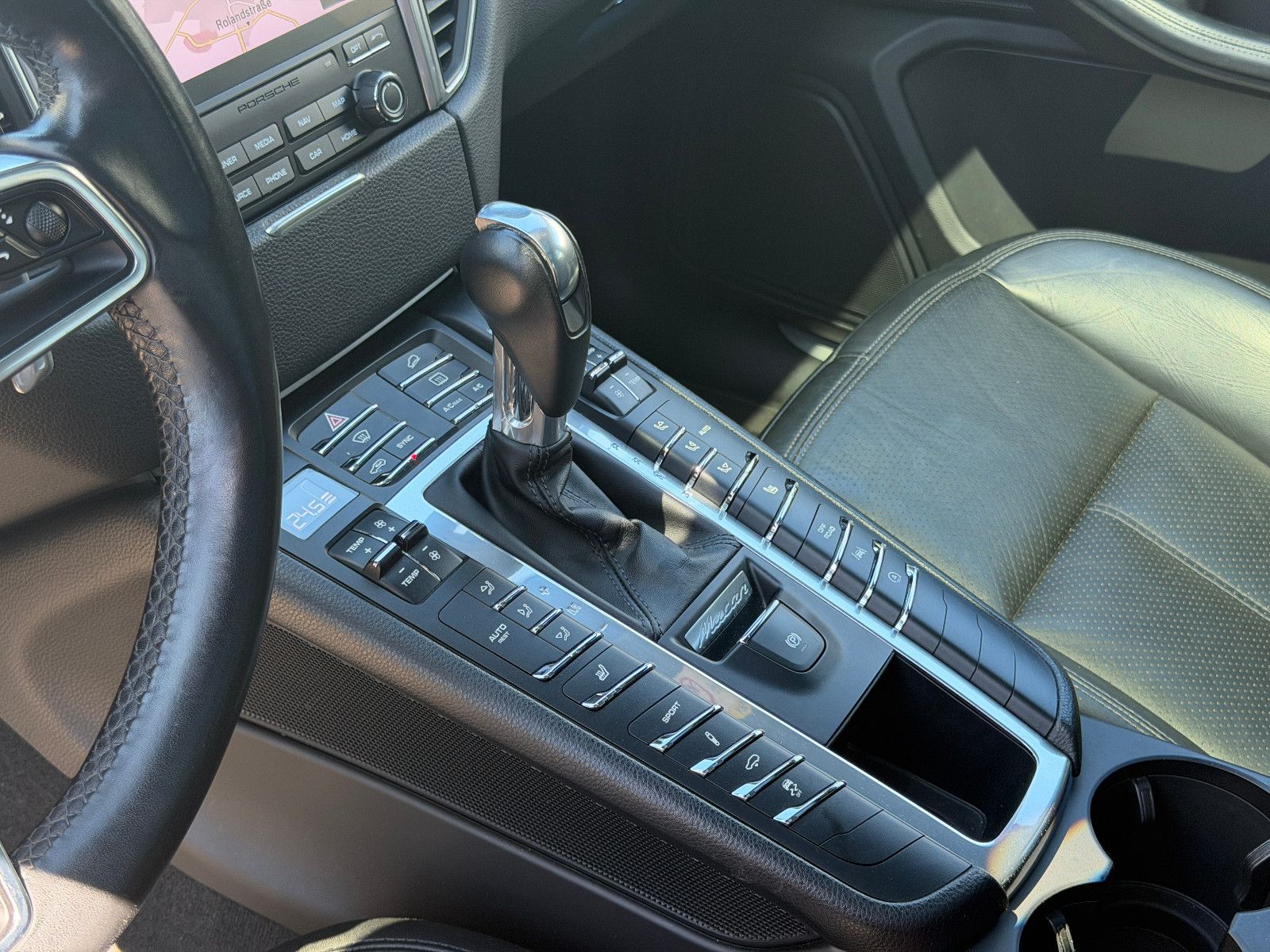 Fahrzeugabbildung Porsche Macan S Diesel/PANO/APPLE/NAVI/PDC/TEMPOMAT/SHZ