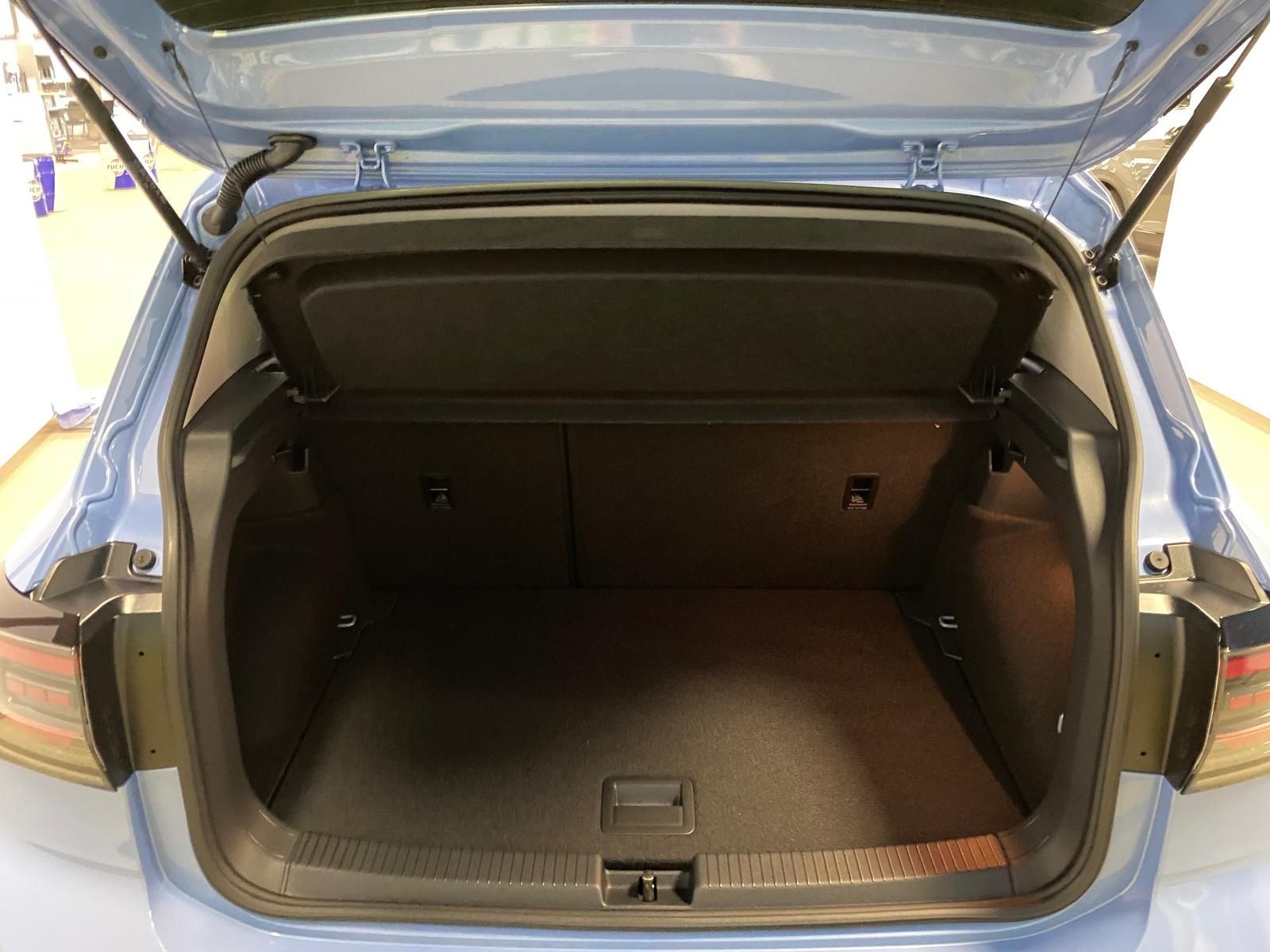 Fahrzeugabbildung Volkswagen T-Cross 1.0 TSI Life+APP+ACC+TOTWINKEL+KAMERA+++