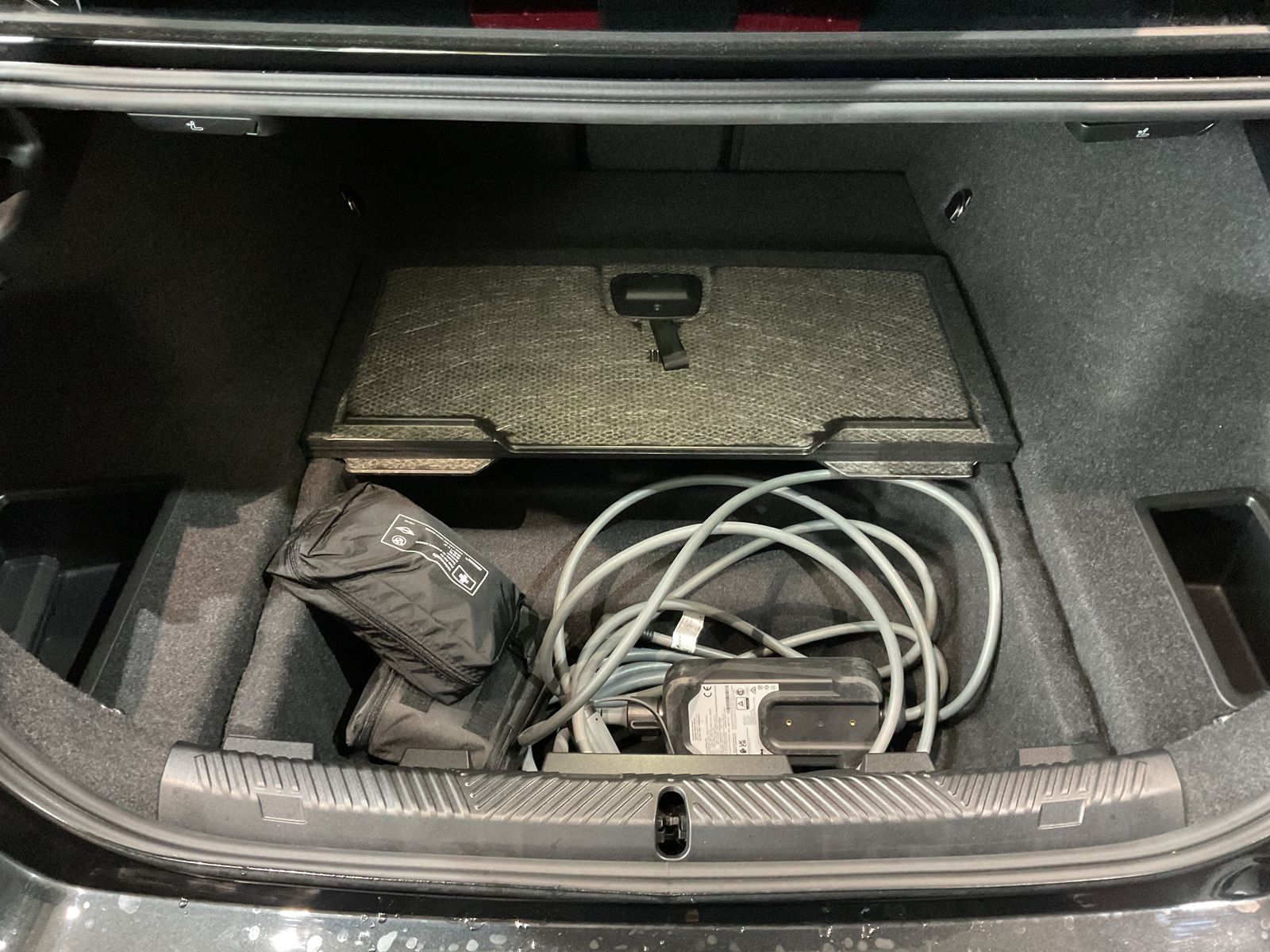 Fahrzeugabbildung BMW i5 M60 xDrive Limousine, Sitheizung vorne und hi