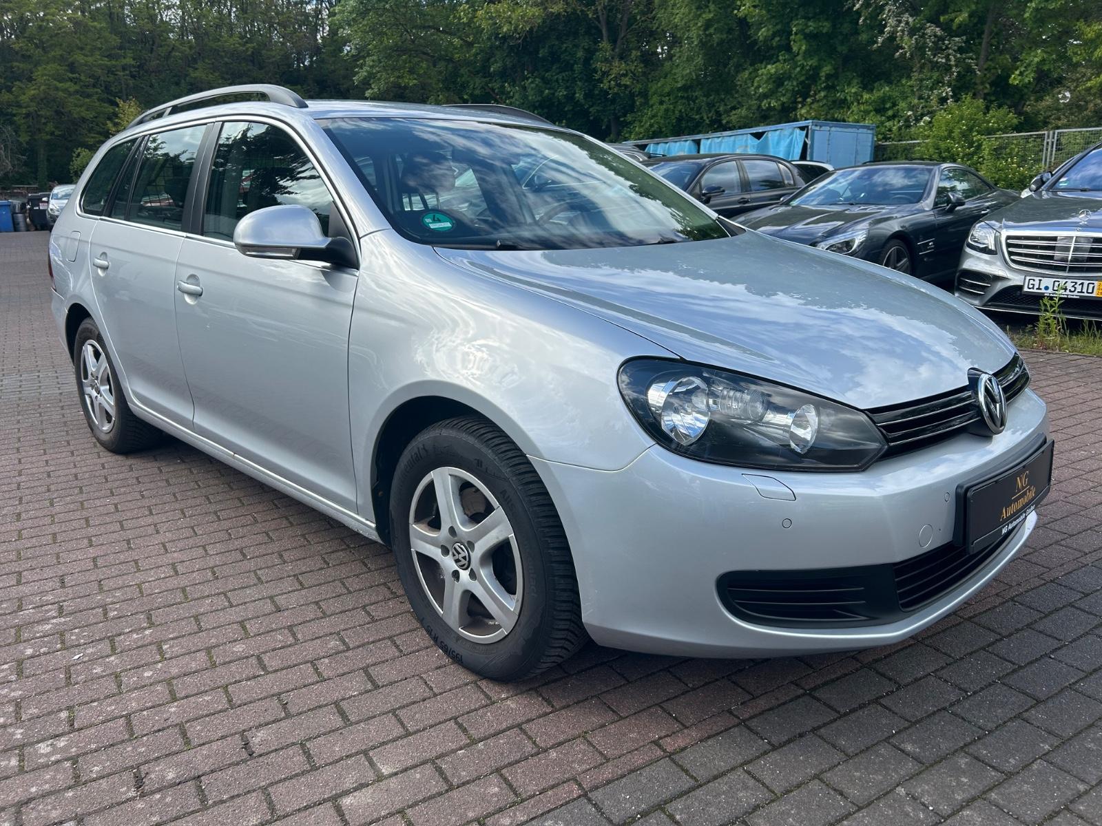 Volkswagen Golf 2012 — interior