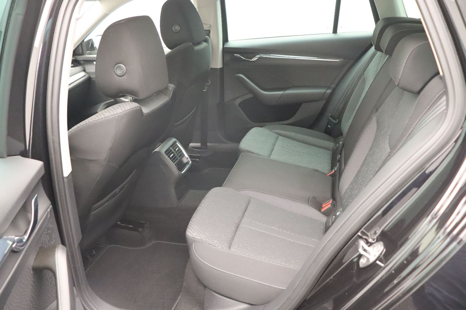 Fahrzeugabbildung SKODA Octavia Combi First Edition DSG LED ACC  Kamera