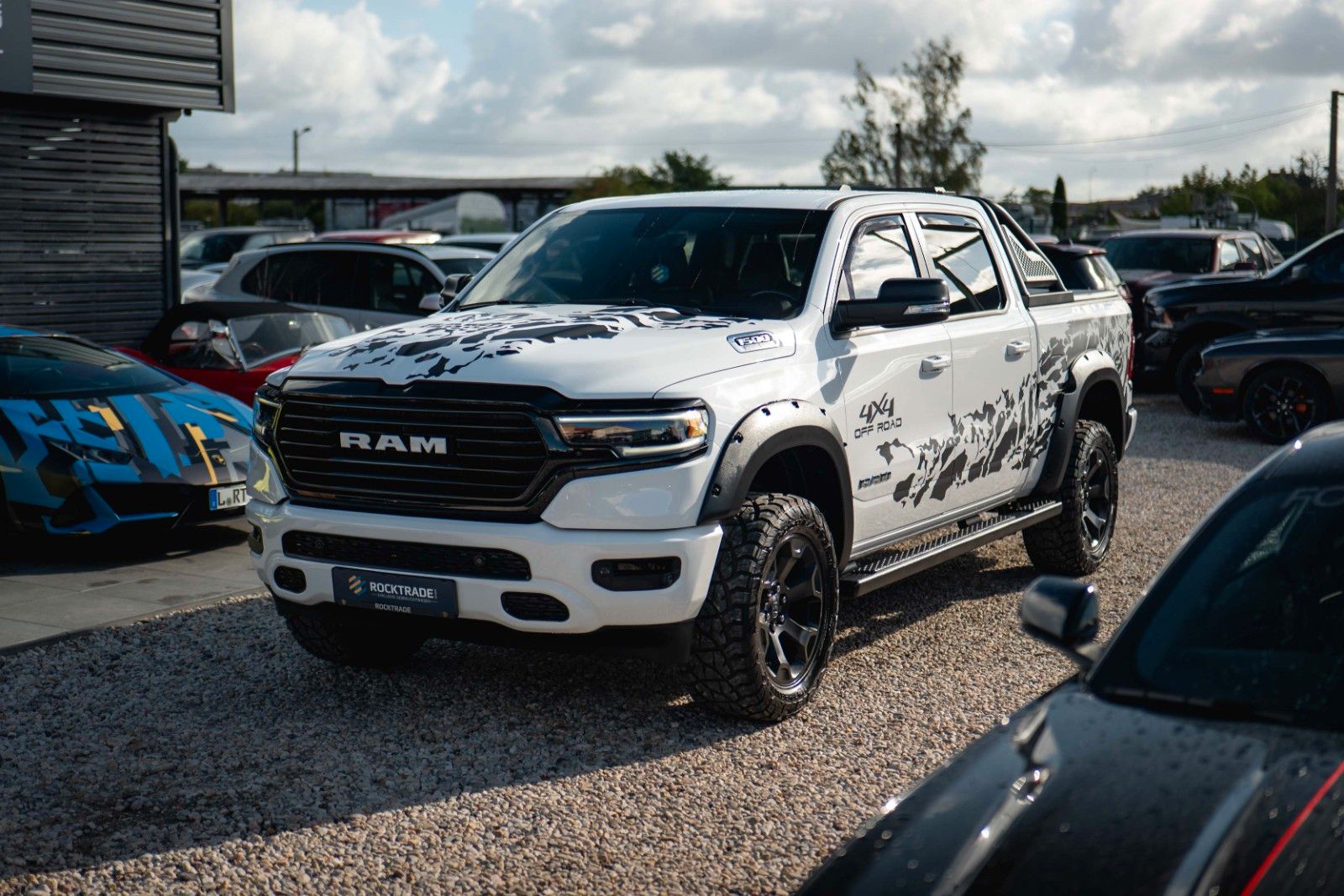 Fahrzeugabbildung Dodge RAM 5.7 V8 HEMI 4x4 OFFROAD Night-Paket Limited