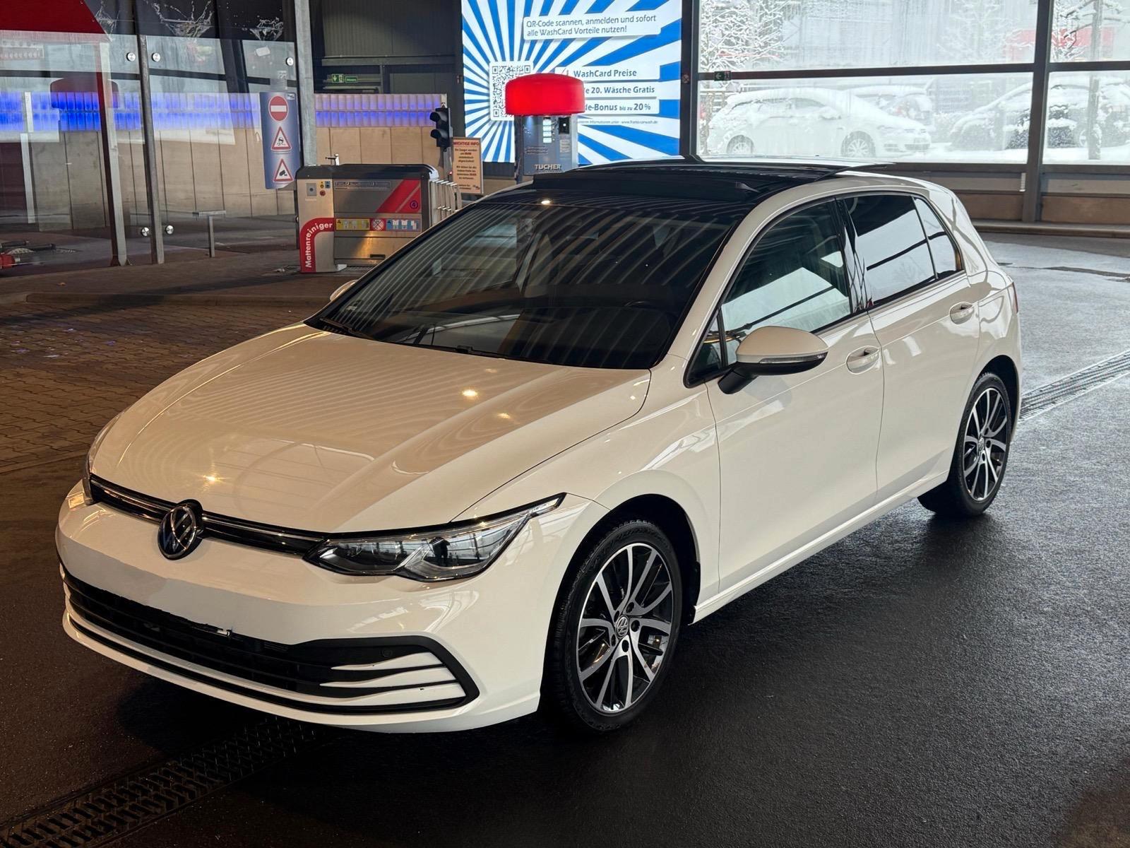 Volkswagen Golf 8 Lim. Life Pano IQ-Light Alcantara ACC