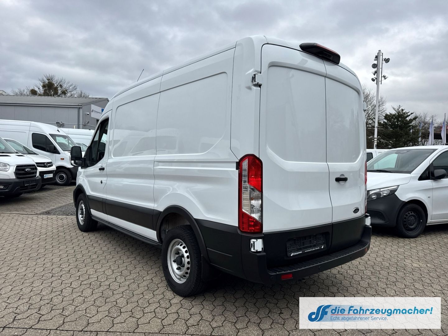 Fahrzeugabbildung Ford Transit Kasten Werkstatteinr. L2 3,5t Navi CarPl