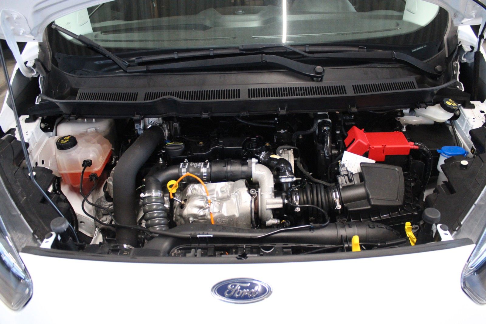 Fahrzeugabbildung Ford Transit Courier Kasten Dachträger