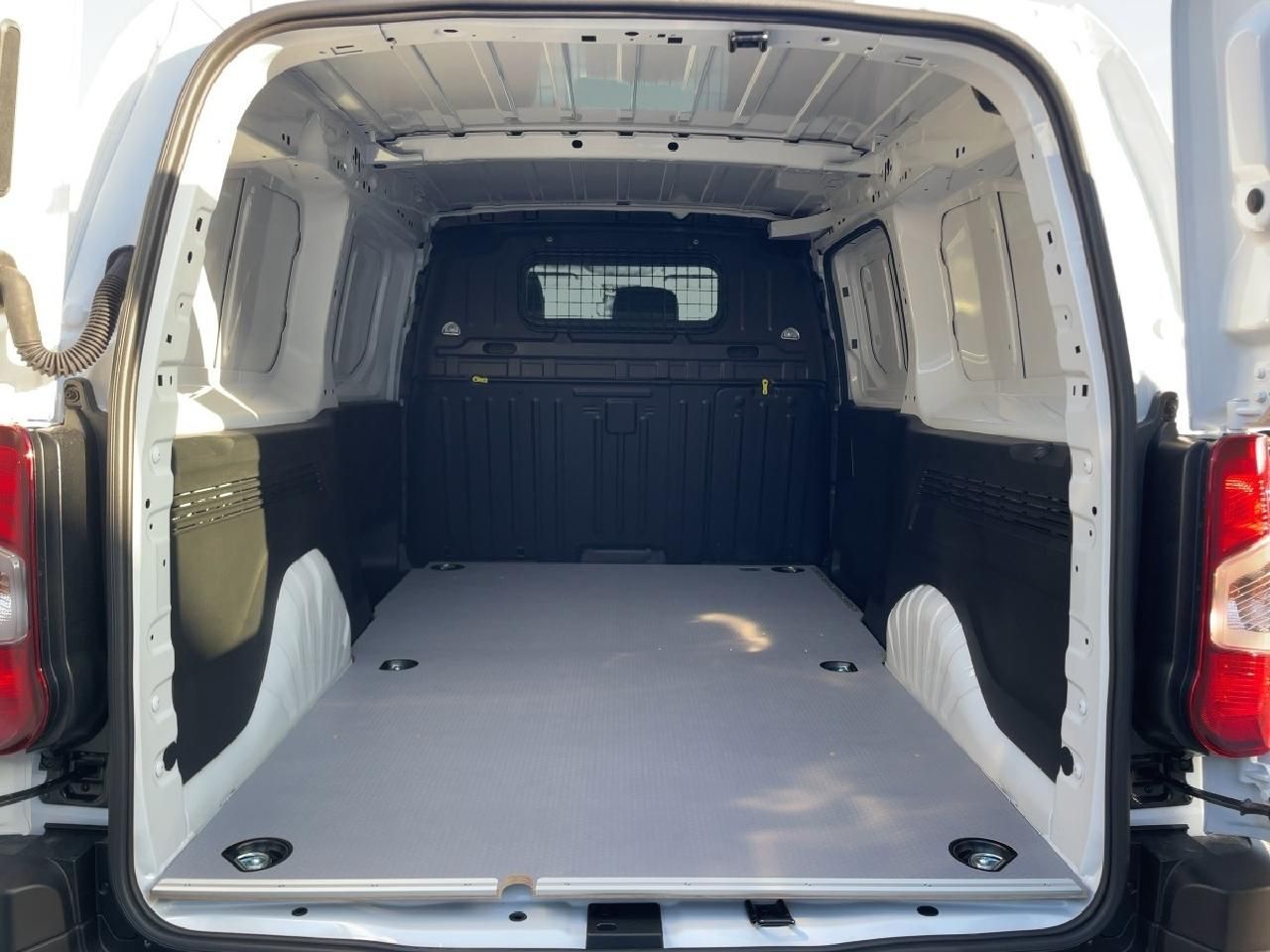Fahrzeugabbildung Toyota Proace City 1.5D 102PS L2 Meister + Navi + Hecks