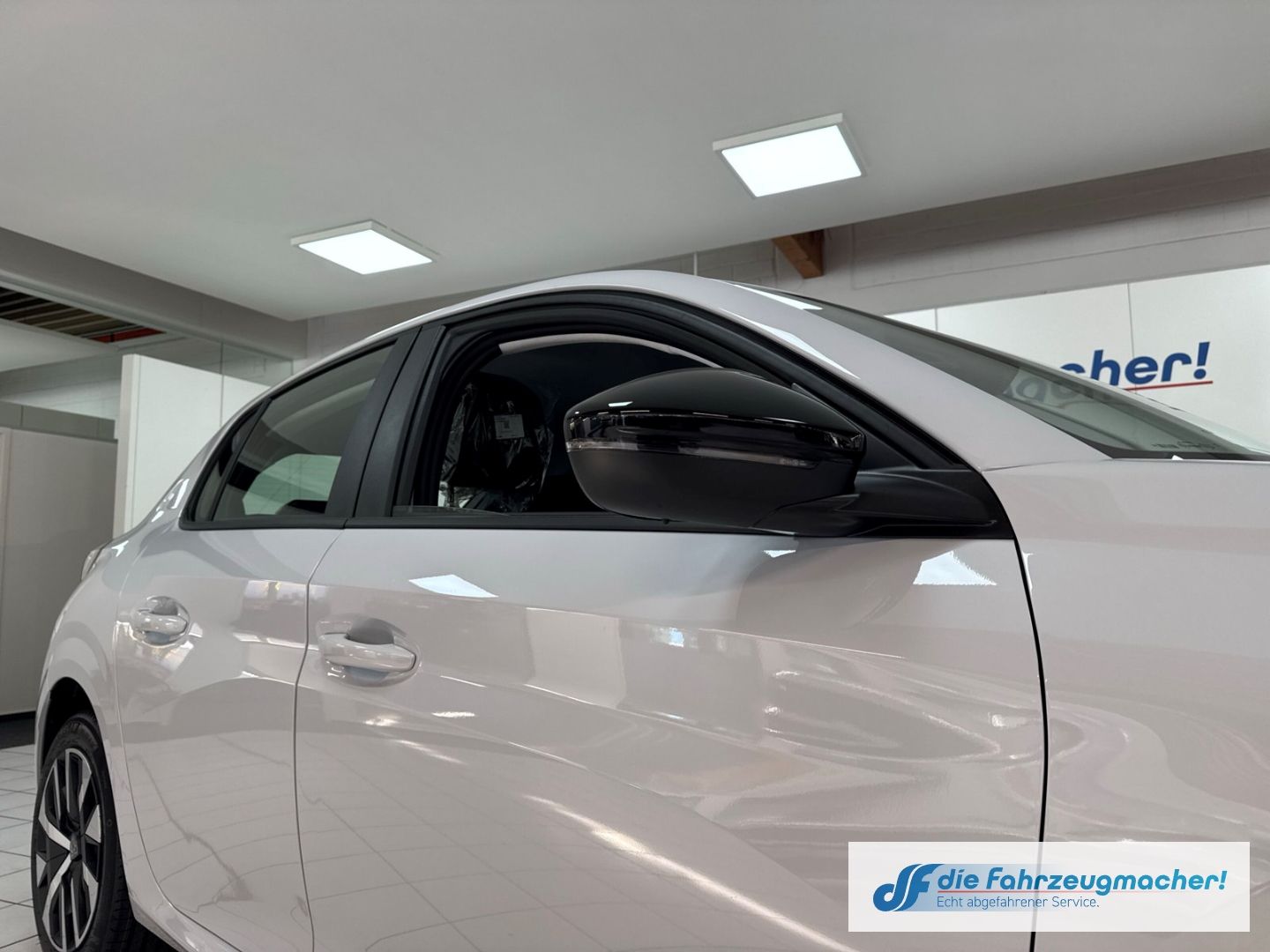 Fahrzeugabbildung Peugeot 208 Style LED Fahrerprofil DAB SHZ Keyless Start