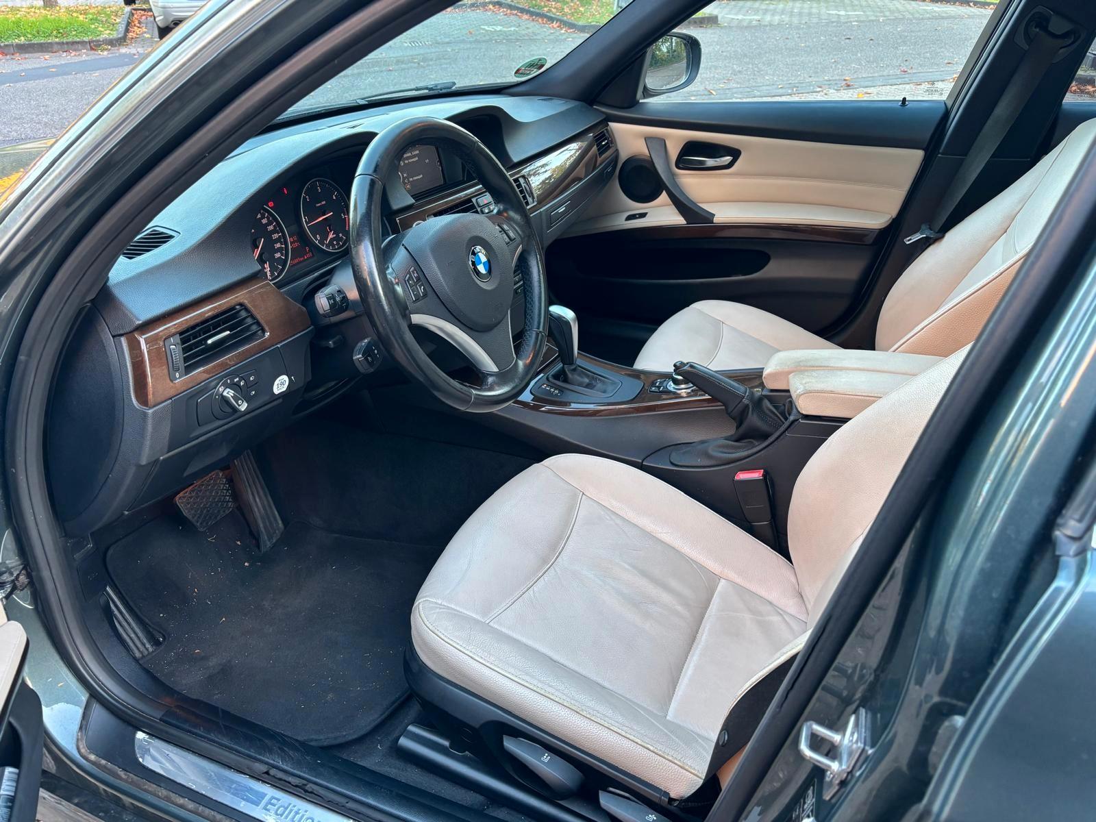 BMW 320 2011 — interior
