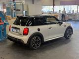 MINI Cooper S Coupé - MINI Cooper S Coupé mit Benzin-Antrieb: Automatik